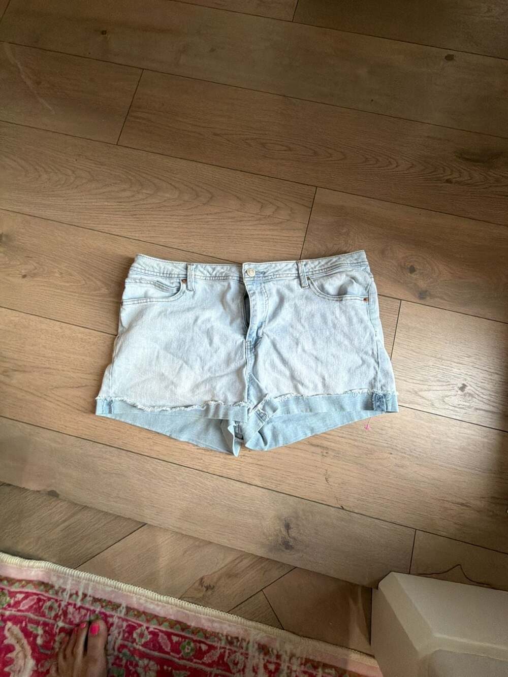 Vanilla Star Women's Light Wash Denim Cuffed Jean Shorts Size 13